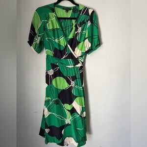 Banana Republic 100% Silk Green Floral Wrap Dress Size 6
